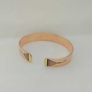 Brazalete de Cobre Hecho a Mano con Diseño Floral en Relieve, Joyería Metálica Moderna con Detalles Exquisitos, para Uso Diario y Fiestas - Product Image 1