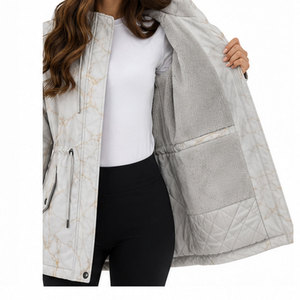 Manteau parka élégant pour femme avec capuche, silhouette longue, coupe respirante et coupe-vent pour un usage décontracté - Product Image 6