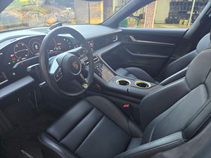 รถ Porsche Taycan Turbo ปี 2021 มือสอง สภาพดี ราคาสุดคุ้ม - Product Image 2