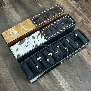 New Western Hot Velvet Simple Ring Box HandTooled & Cuir de vachette Longue Boîte à bijoux Organisateur d'affichage pour bagues et accessoires - Product Image 5