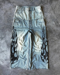 Jean en denim taille haute coupe droite avec imprimé flamme à sequins, coupe ample, délavage vieilli, style hip-hop estival - Product Image 1