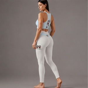 Ensemble de yoga 2 pièces pour femme, léger et respirant, de haute qualité, personnalisable avec logo, à prix avantageux pour les cours de yoga - Product Image 2