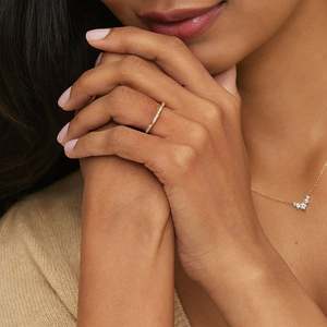 Anillo de Boda Delicado con Diseño de Espiral de Diamantes, Anillo Apilable Curvo de Oro Sólido, Anillo Minimalista con Pavé para Aniversario, Regalo - Product Image 2