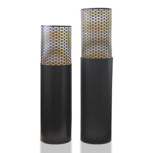 Farol de Mimbre de Ratán Natural con Inserto de Vidrio, Portavelas Decorativo con Asa, Farol de Piso Hecho a Mano con Tejido de Bambú - Product Image 6