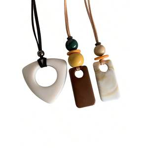 Collier en résine et bois fait main avec cristaux pour femmes RR ENTERPRISES Inde - Product Image 1