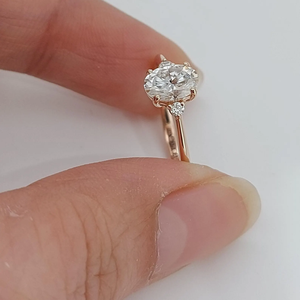 แหวนหมั้นเพชรทรงรีทองคำแท้ 18K สำหรับผู้หญิง เพชรเพาะเลี้ยงในห้องปฏิบัติการ รับรองโดย IGI สไตล์คลาสสิก - Product Image 3