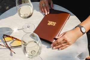 ที่ใส่เมนูหนังพับได้ ทนทาน หรูหรา ระดับมืออาชีพ สำหรับร้านอาหาร คาเฟ่ โรงแรม สำหรับนำเสนอเมนูอาหาร รุ่น LMC-0169 - Product Image 5