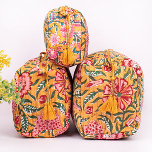 Sac de maquillage personnalisé, écologique, portable, luxueux, imprimé, en coton matelassé, multicolore, organiseur de produits de soin de la peau - Product Image 1