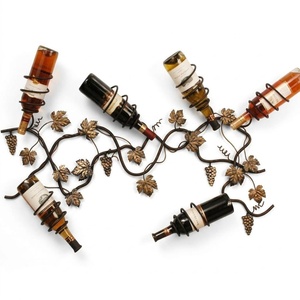 Estante para Vino de Hierro Forjado Moderno Personalizado, Estantes Ajustables, Soporte para Botellas de Metal para Mesa, Soporte Decorativo de Almacenamiento con Capacidad para 4 Botellas - Product Image 1