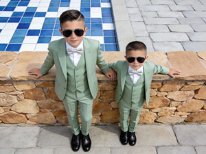 Ensemble de costume formel 3 pièces à carreaux marron pour garçons avec gilet et nœud papillon – Tenue de smoking pour enfants pour mariage et fête - Product Image 3