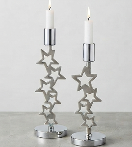 เชิงเทียนรูปดาวโลหะสีเงินสำหรับตกแต่งโต๊ะในบ้านช่วงคริสต์มาส - Product Image 1
