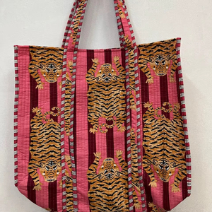 Sac fourre-tout matelassé fait main pour femme, magnifique sac à bandoulière avec fermeture éclair, motif floral imprimé à la main, en coton, pour l'été et l'hiver - Product Image 1