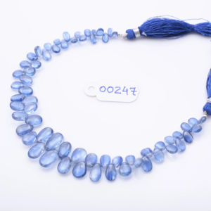 Collier élégant en pierre bleue naturelle longue avec un design subtil pour les femmes au style moderne et classique en provenance d'Inde - Product Image 5