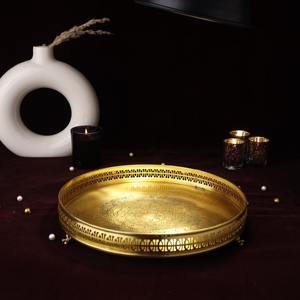 Thali traditionnel en laiton poli avec gravure florale décorative pour la prière Puja, la présentation de fruits, de collations et la décoration festive - Product Image 6