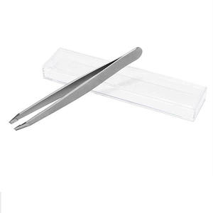 Pince à épiler RMI Angle Point Silver Matt en acier inoxydable et 1 boîte en acrylique pour le rangement, ensemble de pinces à épiler - Product Image 4