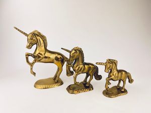 Sculpture de licorne en laiton doré, figurine de créature fantastique de collection pour décoration intérieure haut de gamme - Product Image 2