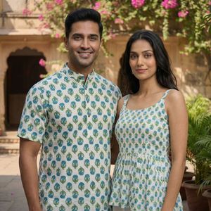Ensemble Kurta Kurti en coton traditionnel avec imprimé floral bleu pour hommes et femmes, tenue décontractée d'été, style Inde Pakistan, coupe classique - Product Image 1
