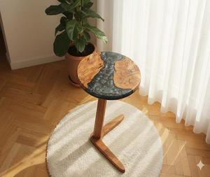 Mesa de Centro Redonda para Sala de Estar con Diseño de Borde Redondeado Tipo Cono, Mesa Auxiliar de Resina con Incrustaciones de Madera, Mesa Auxiliar de Estilo Artesanal Natural - Product Image 3