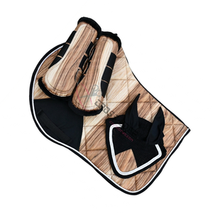 Ensemble d'équitation haut de gamme : tapis de selle, bonnet anti-mouches, protège-jambes, brosses, bottes de protection – Équipement équestre durable en tissu matelassé respirant - Product Image 1