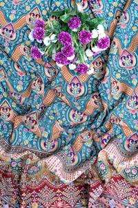 ผ้าพิมพ์ลายดอกไม้สีฟ้าครีปธรรมชาติ ลายเรขาคณิต พร้อมขอบตกแต่ง สำหรับทำชุดคุर्ติ วัสดุสำหรับตัดเย็บเสื้อผ้าชาติพันธุ์ - Product Image 4