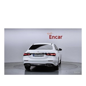 Mercedes-Benz Clase E E250 AMG Line 2022, 37,383 km, Caja de Cambios Automática, Asientos de Cuero, Volante a la Izquierda, Cámara Trasera - Product Image 4
