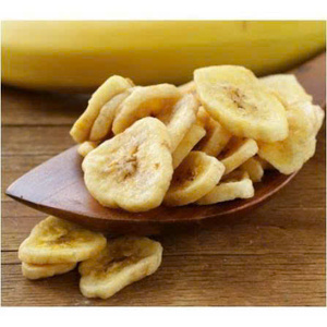 Snacks exotiques en gros : Chips de banane croustillantes dorées au goût naturellement sucré du Vietnam - Product Image 1