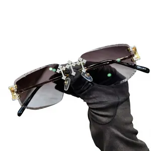 Gafas de Sol Personalizadas para Hombre, Diseño Cruzado Grande con Letra C, Lentes Negras Populares, VVS Moissanite, Acero Inoxidable, Estilo Hip Hop - Product Image 1