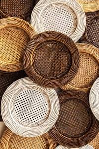 Grande assiette de présentation ronde en rotin 13-15 pouces – Napperon de table naturel fait main pour restaurants et complexes hôteliers - Product Image 3