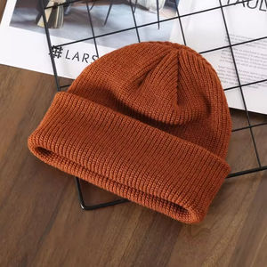 Casquettes en tricot unisexes avec logo personnalisé, intérieur en soie satinée, qualité luxe, mélange de laine pour adultes, bonnets 100% acrylique gris chiné - Product Image 2