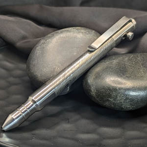 Bolígrafo de escritura de acero de Damasco de lujo, herramienta de escritura de alta gama para oficina, para ejecutivos y gerentes. - Product Image 1