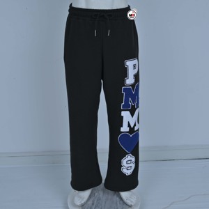 Schwarze Fleece-Jogginghose für Herren mit gesticktem PMM-Herz-Logo am rechten Bein, elastischem Bund und Kordelzug, für Outdoor und Freizeit im Herbst. - Product Image 1
