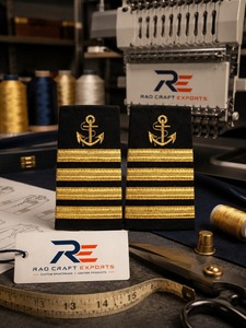 Epaulettes de hombro de alta calidad diseñados para uniformes que brindan comodidad, durabilidad y un ajuste profesional seguro. - Product Image 3