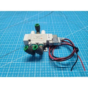 Vanne solénoïde 5 ports SMC SY5120-5LOZ-01, utilisée comme pièce détachée pour équipement semi-conducteur Legacy - Product Image 6
