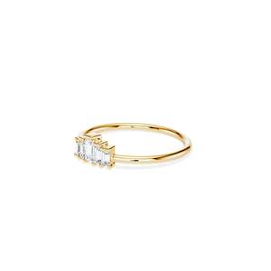 Anillo de tres piedras de oro de 14k con diamantes de corte esmeralda para mujer, engaste de púas, estilo floral - Product Image 5