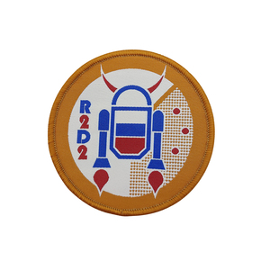 Écussons tissés personnalisés pour sacs à dos avec support thermocollant, motif Droid stylisé et bordure extérieure orange - Product Image 1