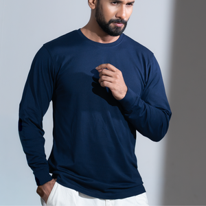 Camiseta azul marino de manga larga para hombre, corte regular, tejido de punto sencillo, 100% algodón peinado, 200 g/m², talla estándar para uso diario. - Product Image 3
