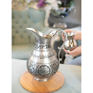 Carafe à eau artisanale en cuivre pur avec motif en relief, bienfaits ayurvédiques pour la santé, couleur argentée, finition brillante, pichet fait main - Product Image 5