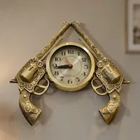 Reloj de Pared de Latón Decorativo Vintage con Diseño de Pistola Doble, Reloj de Cuarzo de Pared, Estilo Occidental Ornamentado para Hogar, Oficina, Sala de Estar