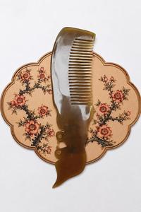 Peigne à barbe et à cheveux en corne polie fait main, accessoire de toilettage naturel moderne et écologique de qualité supérieure pour un usage quotidien - Product Image 4