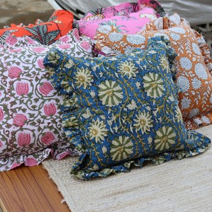 Funda de Cojín Cuadrada con Volantes Florales, Funda de Almohada Decorativa Bohemia Hecha a Mano para el Hogar - Product Image 1