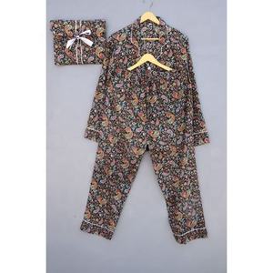 Ensemble de pyjamas en pure soie pour femmes, tenue de nuit à imprimé floral, robe douce et confortable pour les vêtements de nuit, nouvel arrivage - Product Image 1