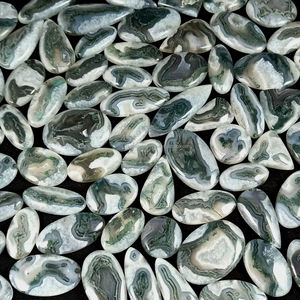 หินควอตซ์พลังงานแสงอาทิตย์เคลือบมอสธรรมชาติ แบบคาโบชอง คริสตัลแท้สำหรับทำเครื่องประดับ ด้านหลังแบนขัดเงา สำหรับการบำบัดรักษา - Product Image 1