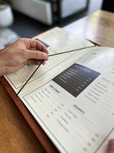 Porte-menu pliable en cuir véritable avec protection pour restaurant et café, menu de restaurant d'hôtel de luxe, logo personnalisé LMC-0051 - Product Image 3