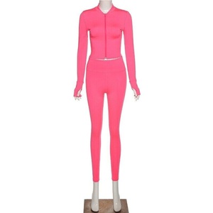 Vêtements de sport pour femmes, ensemble deux pièces élastique, tenue de yoga, de gym et d'entraînement, confortable et active, pour femmes. - Product Image 5