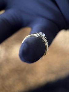 แหวนเพชรเม็ดเดี่ยวดีไซน์หรูหราขายส่ง พร้อมทองคำแท้ 14k สำหรับผู้ชายและผู้หญิง เหมาะสำหรับงานหมั้น งานแต่งงาน และของขวัญวันครบรอบ - Product Image 4