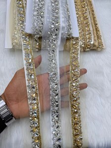 Ribete de encaje de malla con pedrería de cristal brillante de primera calidad para alta costura, vestidos de novia, prendas étnicas de lujo y prendas hechas a mano - Product Image 2