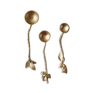 Cuillère de service vintage à manche design naturel, accessoire de table en métal de qualité supérieure pour hôtel, restaurant, décoration intérieure - Product Image 1