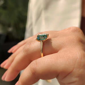 Anillo de Compromiso Moderno con Diamante Cultivado en Laboratorio de Corte Esmeralda y Pera de 3.12 CT, Claridad VVS, Diseño Toi Et Moi, Oro Sólido de 14K, Joyería para Mujer - Product Image 2