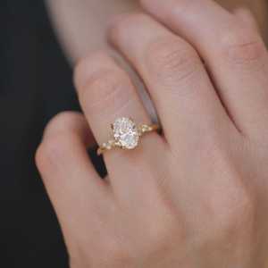 Anillo de compromiso de oro macizo de 14 quilates con diamante ovalado cultivado en laboratorio, estilo vintage antiguo, solitario, para mujer, venta al por mayor personalizada - Product Image 2