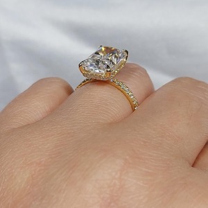 Bague de fiançailles solitaire en diamant de laboratoire taille radiant 5 carats, or massif 14 carats, certifiée IGI, fournisseur de bijoux fins de luxe pour femmes - Product Image 3